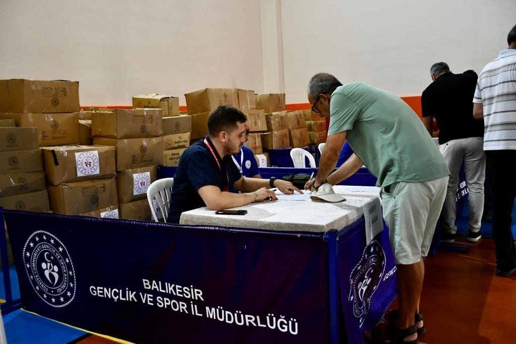 Balıkesir’de 236 spor kulübüne malzeme desteği