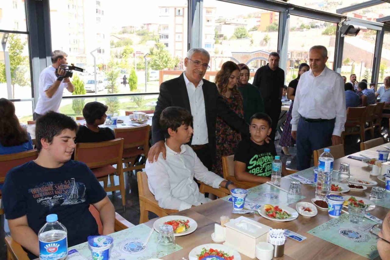 Güder, LGS’de başarılı olan öğrencileri ağırladı