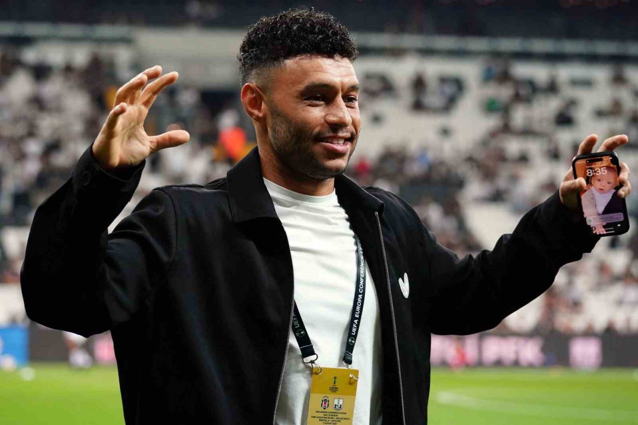 Chamberlain ve Rashica Beşiktaş tribünlerini selamladı