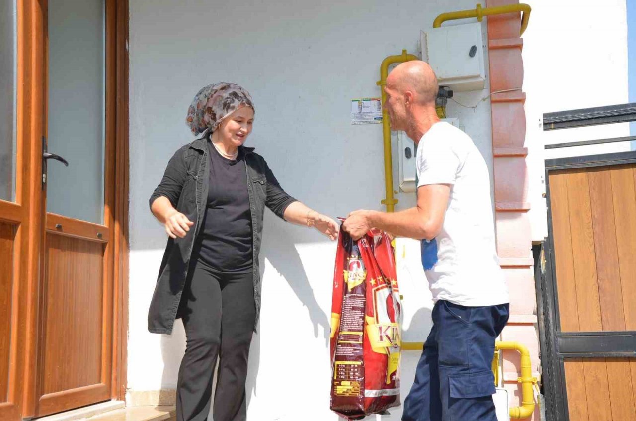 Bozüyük Belediyesi’nden kısırlaştırma yapanlara mama desteği