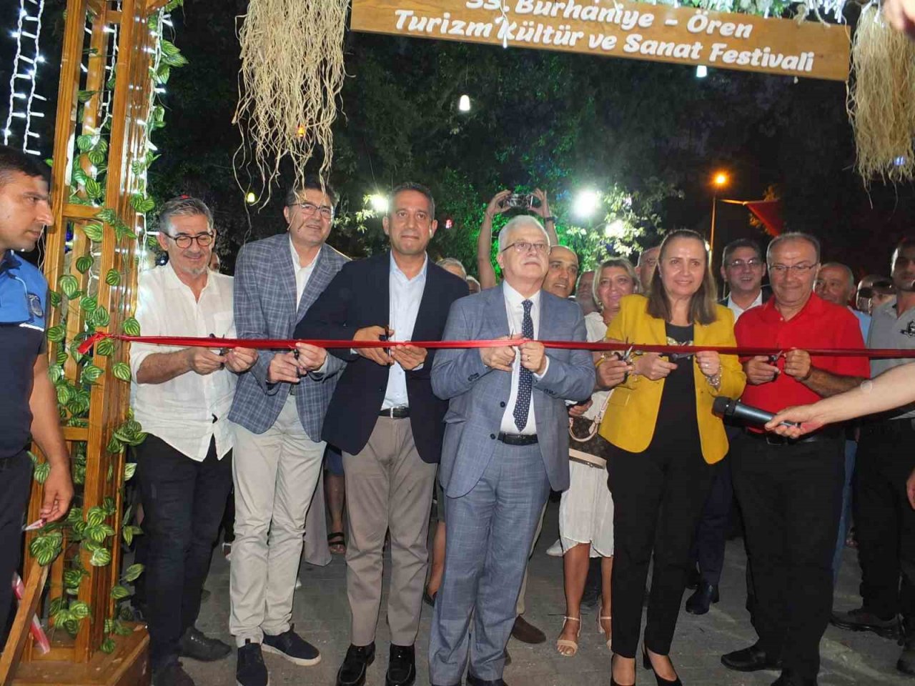 Burhaniye’de festival başladı