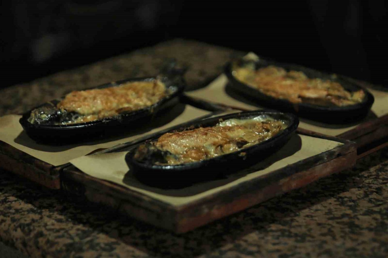 Uludağ’ın kar sularında yetiştirilen alabalık yaz aylarında rağbet görüyor