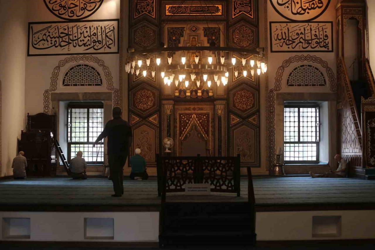 630 yıllık Yıldırım Bayezid Camii hiçbir depremde yıkılmadı