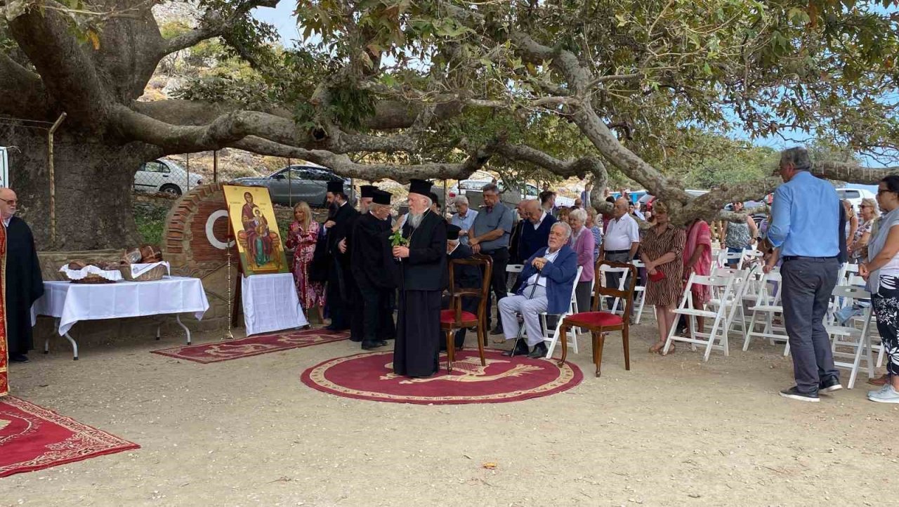 Gökçeada’da ’Meryem Ana’yı anma günü ayini’ yapıldı