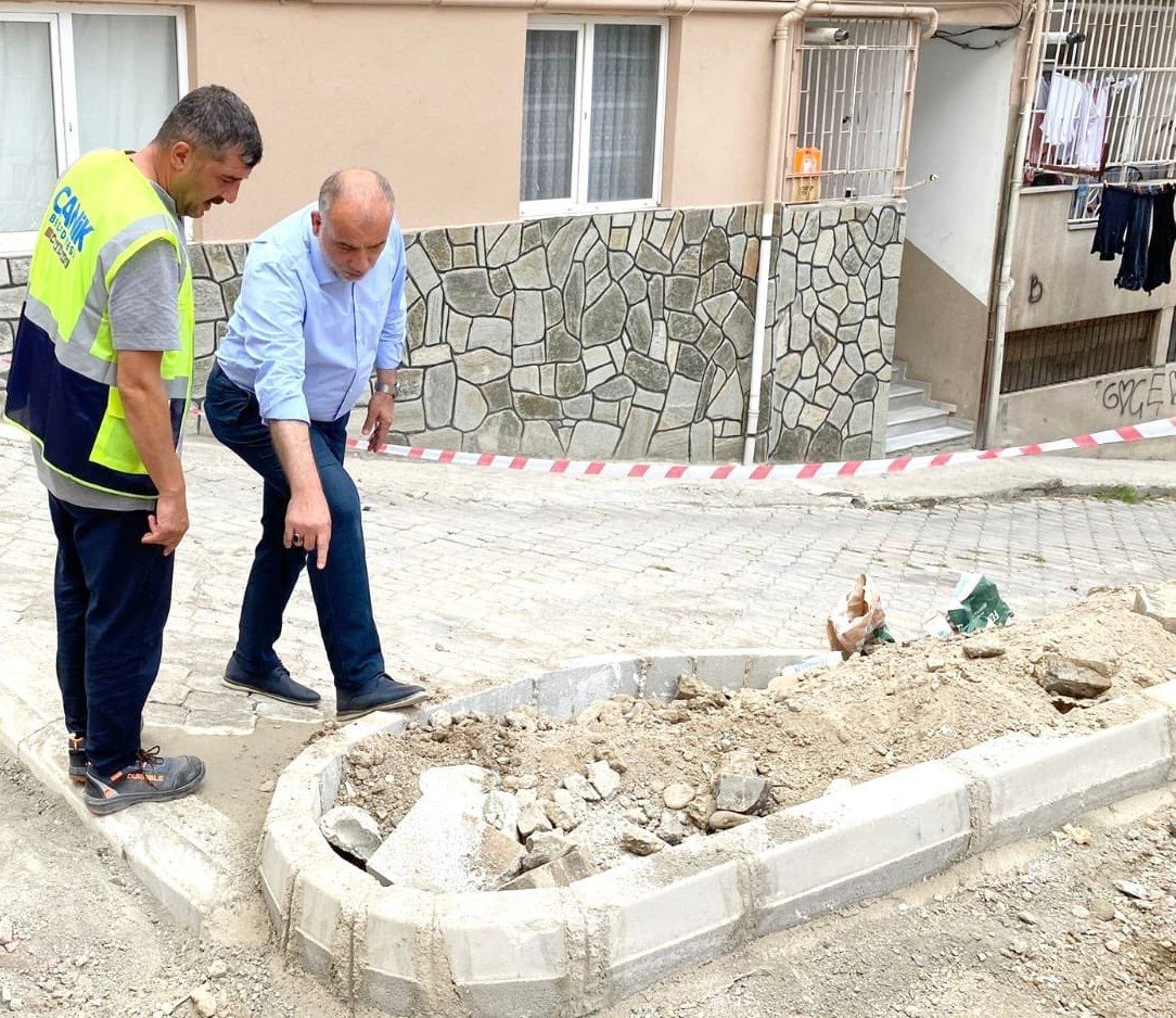 Başkan Sandıkçı: “İlçemizi güvenli ve konforlu yollarla donatıyoruz”