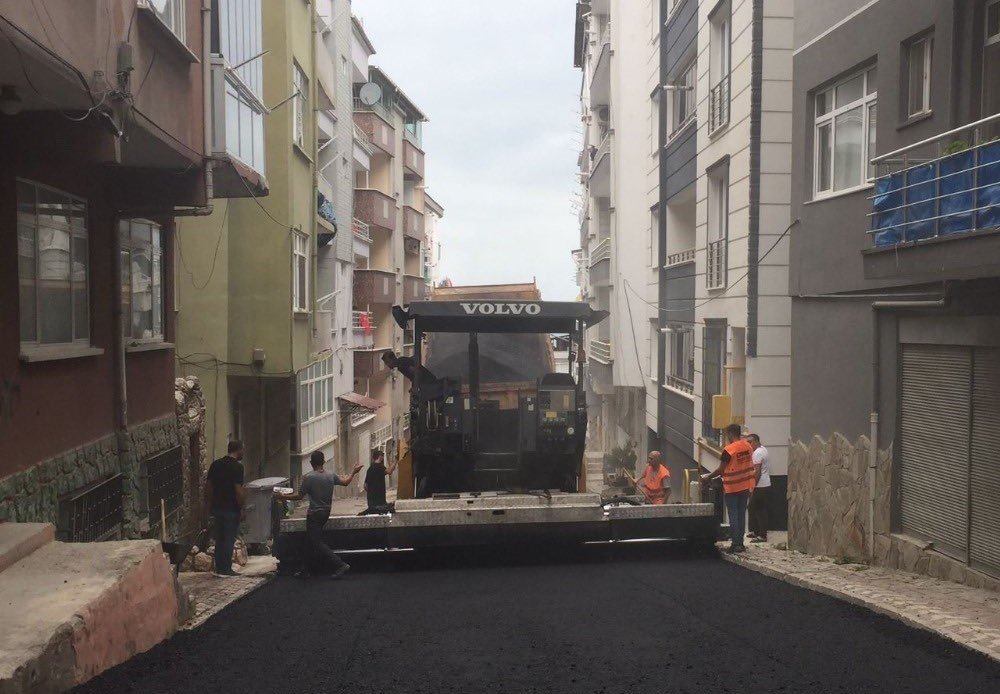Başkan Sandıkçı: “İlçemizi güvenli ve konforlu yollarla donatıyoruz”