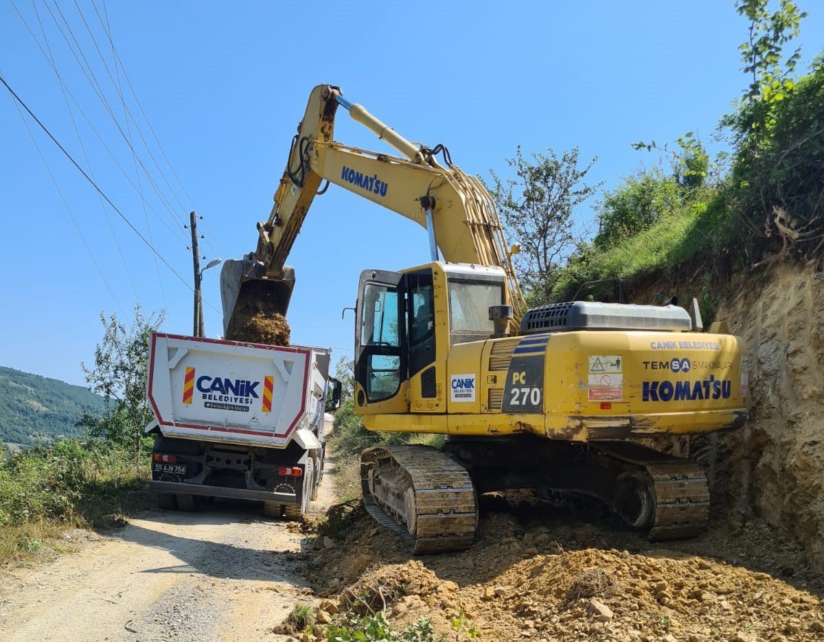 Başkan Sandıkçı: “İlçemizi güvenli ve konforlu yollarla donatıyoruz”