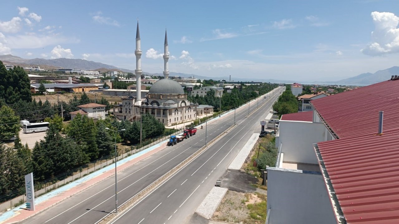 Başkan Çadırcı, “OSB yolunu 60 milyonluk yatırım ile hak ettiği standarda yükselttik”