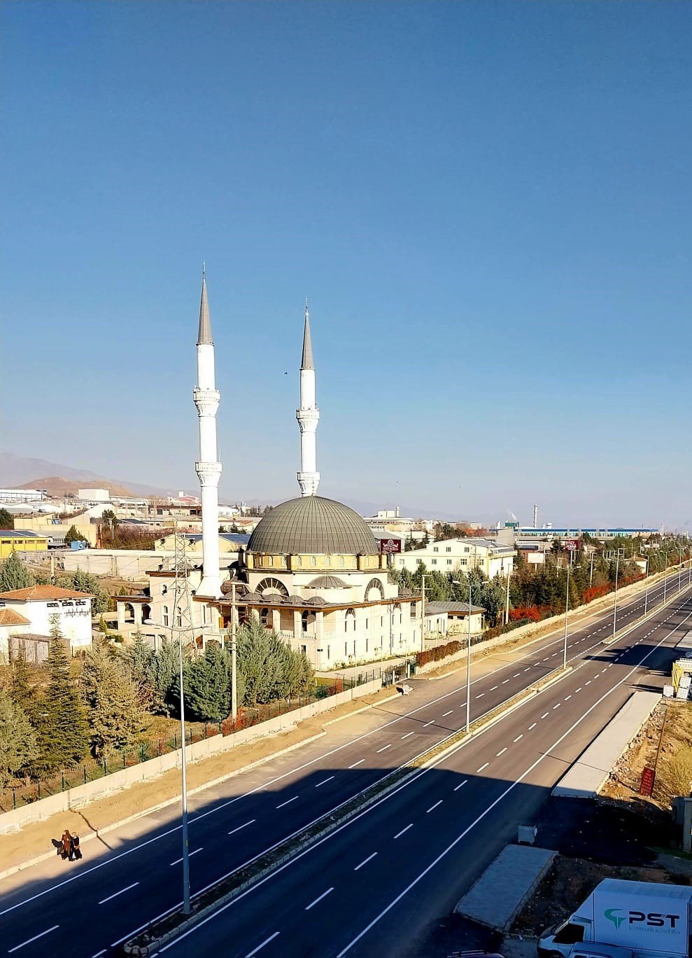 Başkan Çadırcı, “OSB yolunu 60 milyonluk yatırım ile hak ettiği standarda yükselttik”