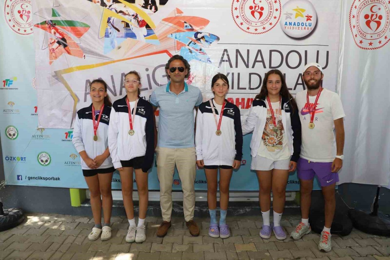 Manisa’da yapılan (ANALİG) tenis yarı final müsabakaları tamamlandı