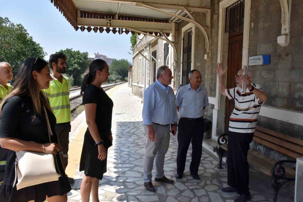 Koleksiyondaki Atatürk fotoğraflarını görünce duygulandı