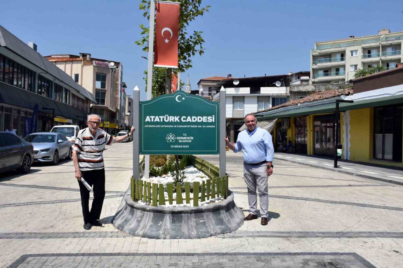 Koleksiyondaki Atatürk fotoğraflarını görünce duygulandı