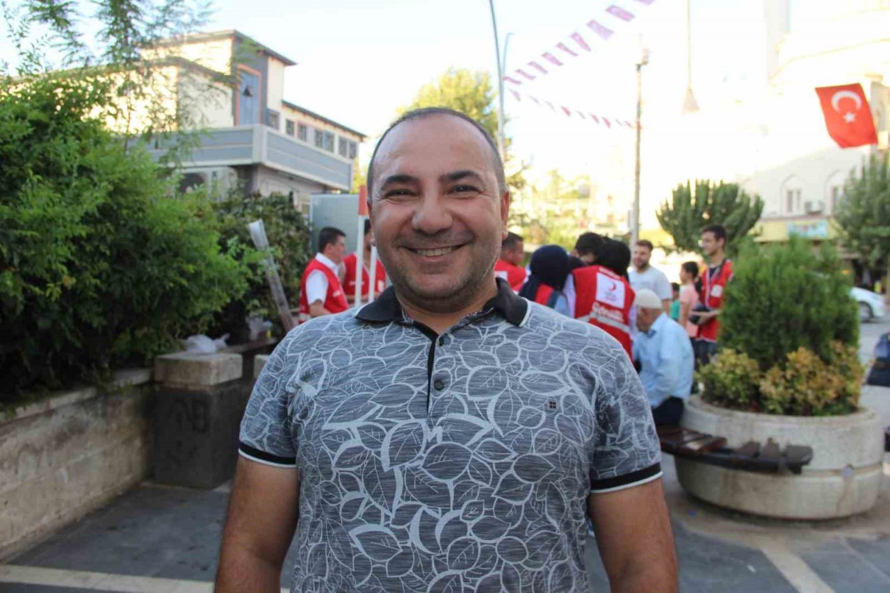 Kızılay Cizre’de tansiyon ölçtü, ayran ve limonata dağıttı