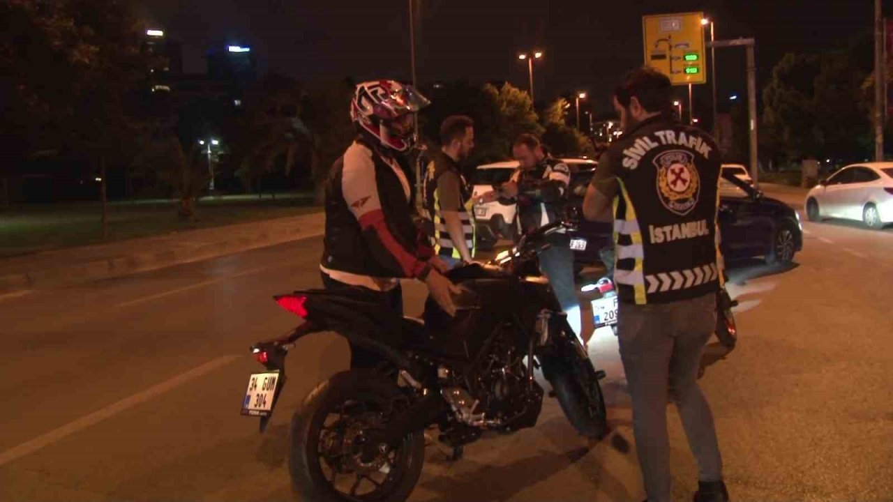 Kadıköy’de abart egzozlu araç denetimi