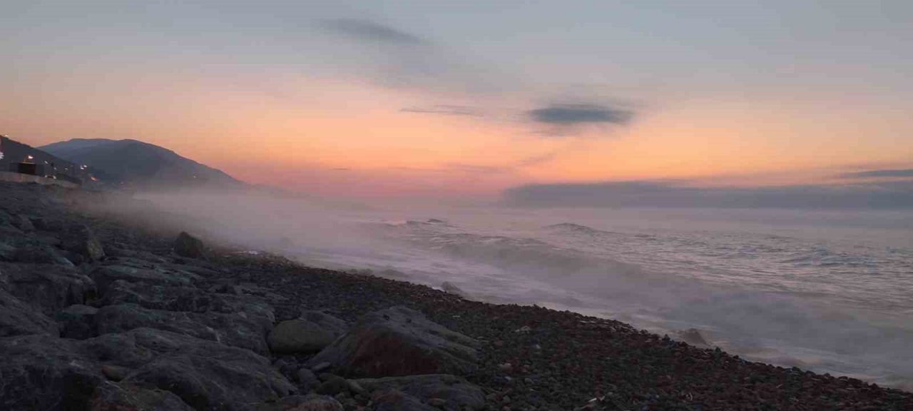 Kastamonu’da deniz sıcaklığı 11 dereceye düştü, denizin üzerinde sis bulutu oluştu