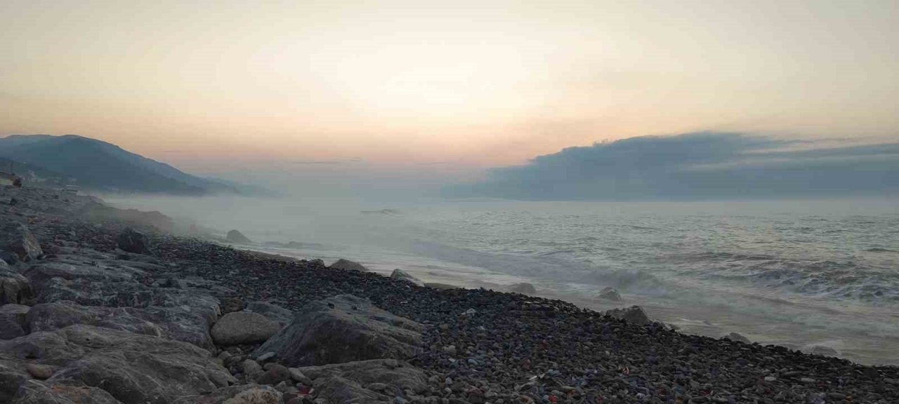 Kastamonu’da deniz sıcaklığı 11 dereceye düştü, denizin üzerinde sis bulutu oluştu