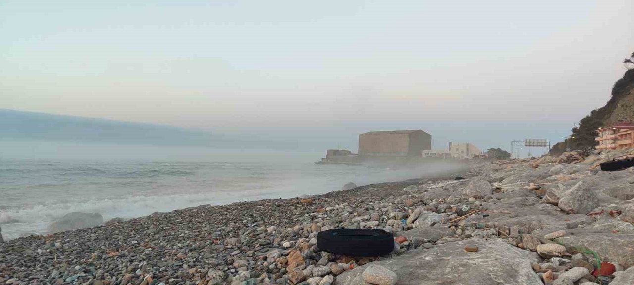 Kastamonu’da deniz sıcaklığı 11 dereceye düştü, denizin üzerinde sis bulutu oluştu