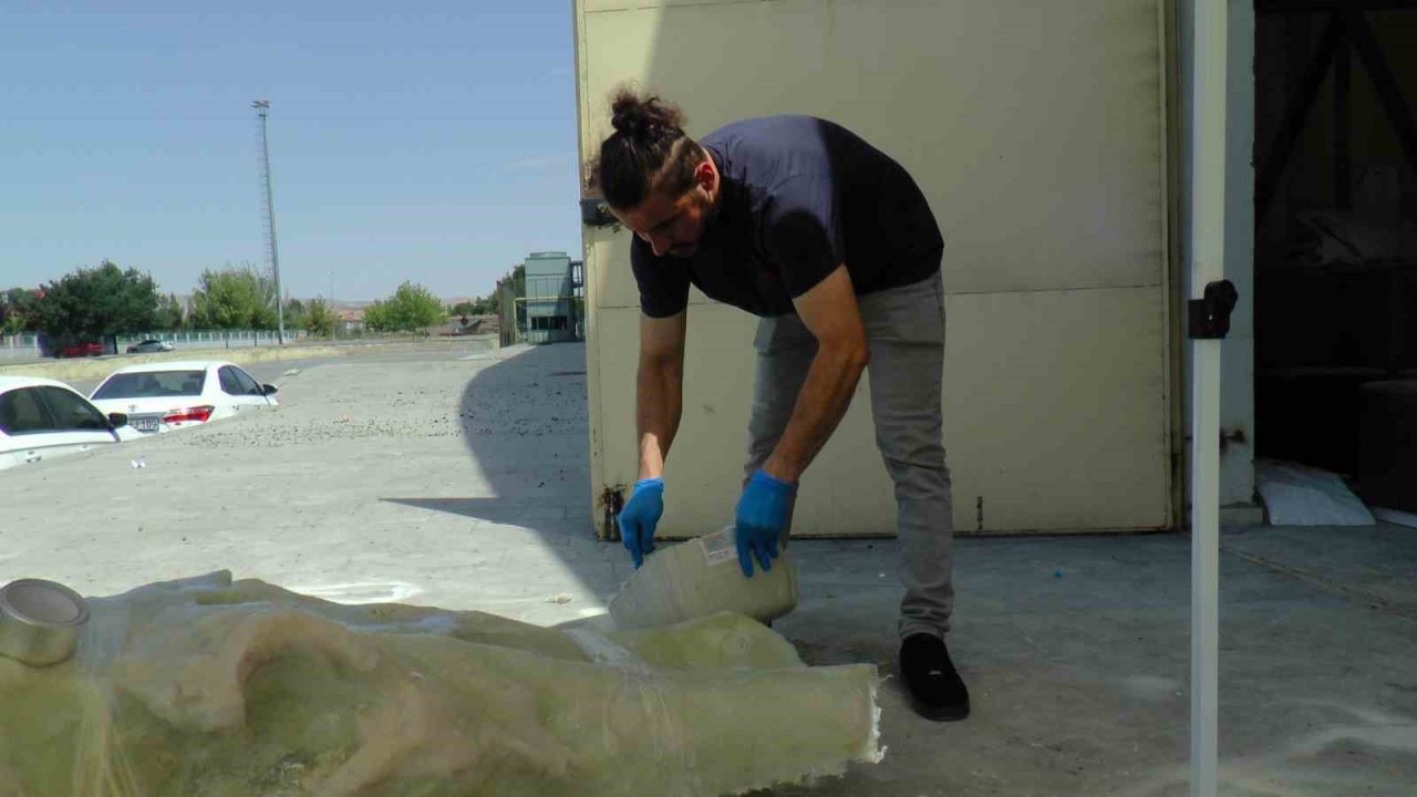 7,5 milyon yıl sonra ayaktalar