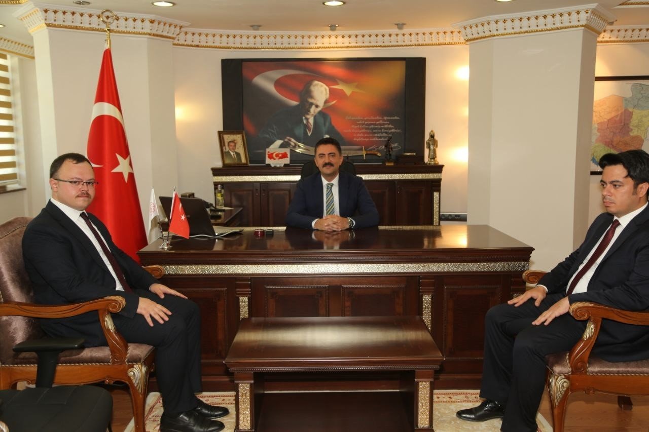 Göreve başlayan Tunceli Valisi Tekbıyıkoğlu: "Çiçek göndermeyin, depremden etkilenen bölgelere yardım edin”