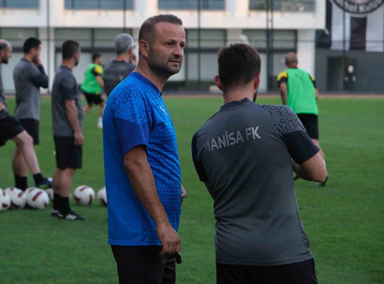 Osman Zeki Korkmaz: "Transferde birkaç oyuncu ile temasımız var"