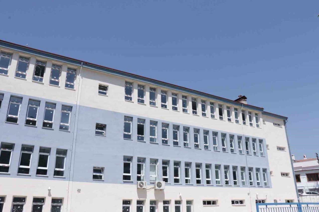 Menteşe Anadolu Lisesi yeni binasına taşındı