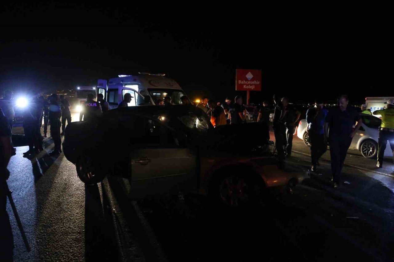 Muş’ta 6 araç birbirine girdi: 3 ölü, 8 yaralı