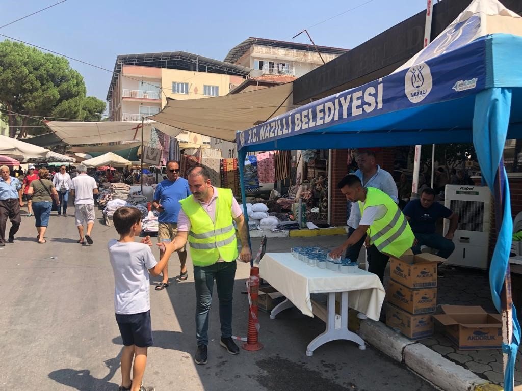 Nazilli Belediyesi ekipleri vatandaşları serinletti