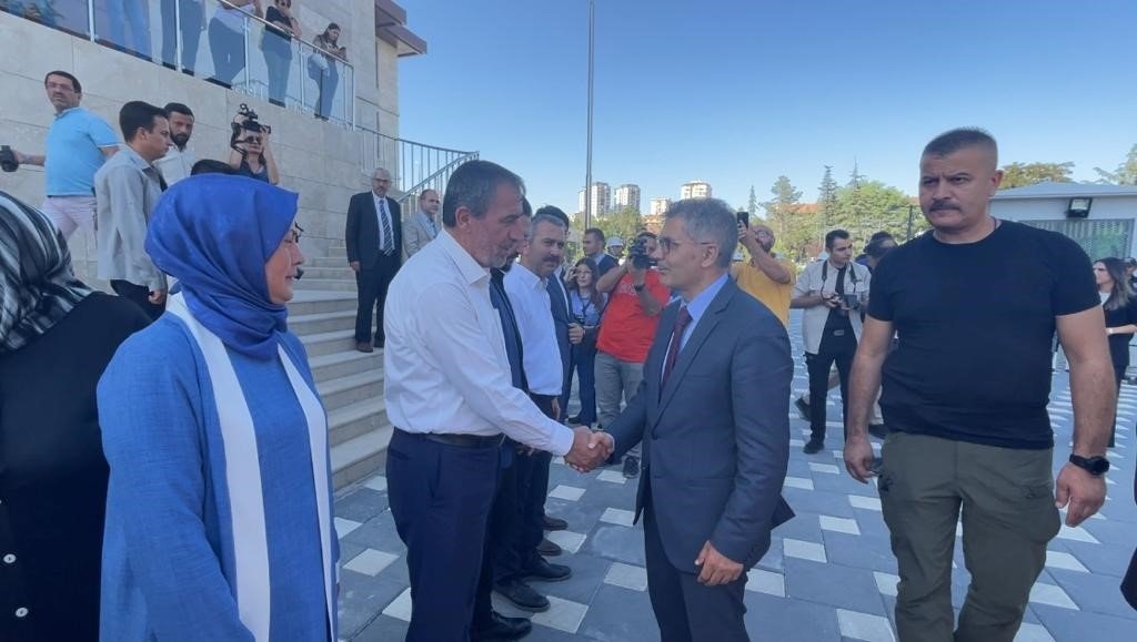 Niğde Valisi Dr. Cahit Çelik göreve başladı