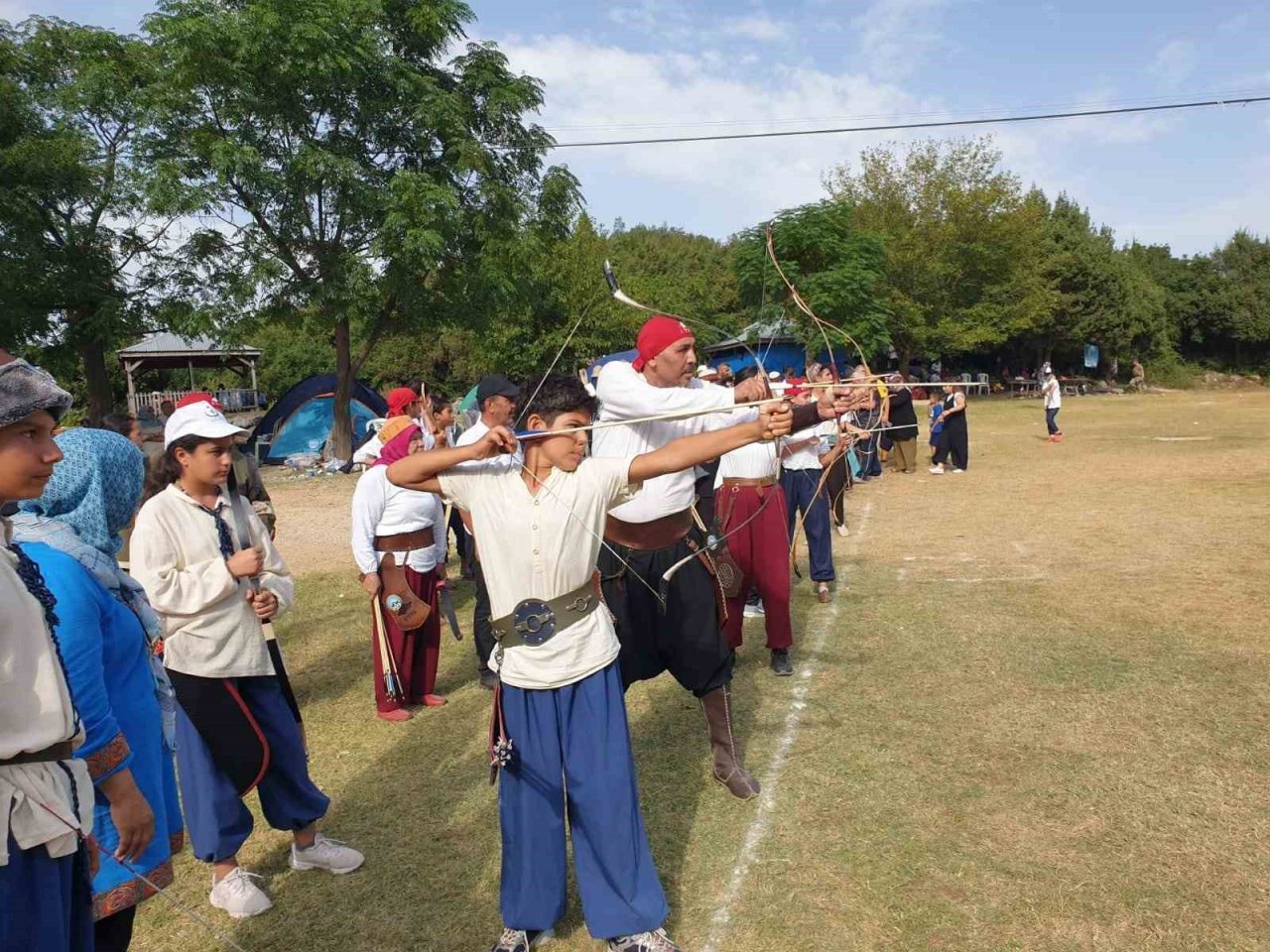 Türk okçular sıcaklara aldırmadı, hedefi 12’den vurdu, kupayı aldı