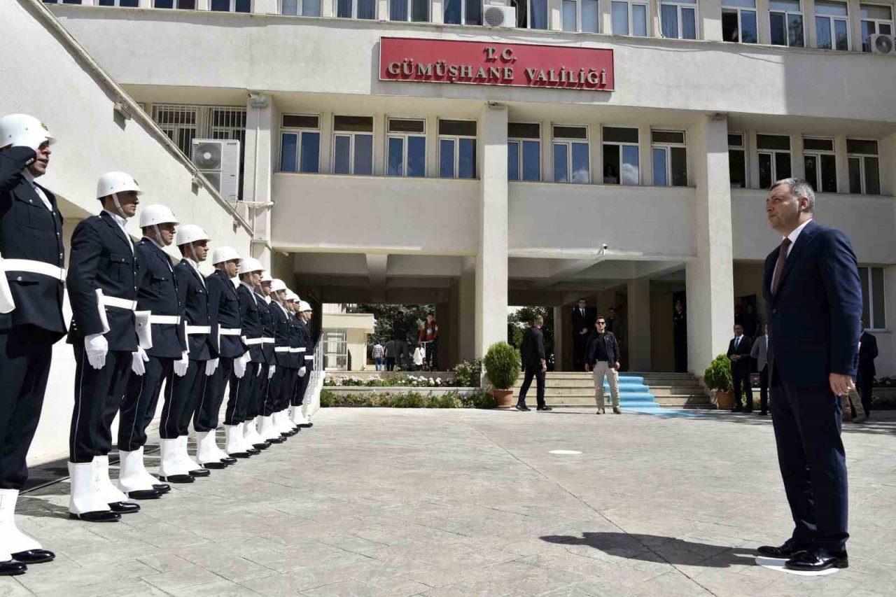 Gümüşhane’nin yeni Valisi Alper Tanrısever görevine başladı