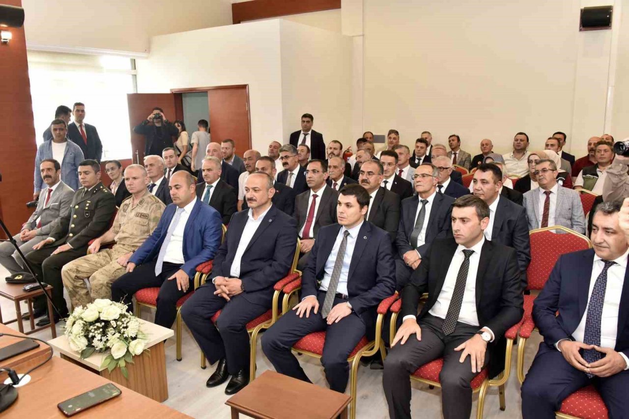 Gümüşhane’nin yeni Valisi Alper Tanrısever görevine başladı