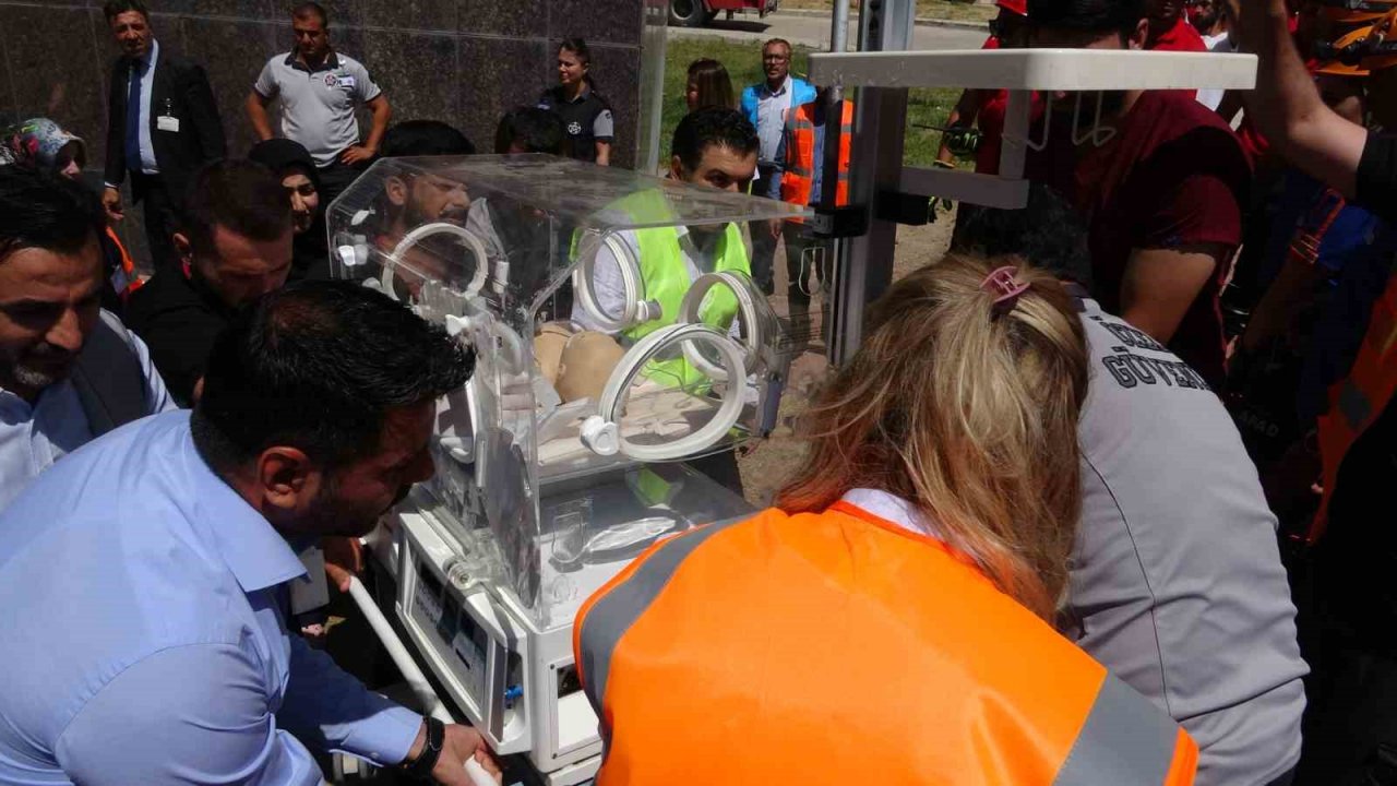 Hastanede gerçeği aratmayan deprem tatbikatı