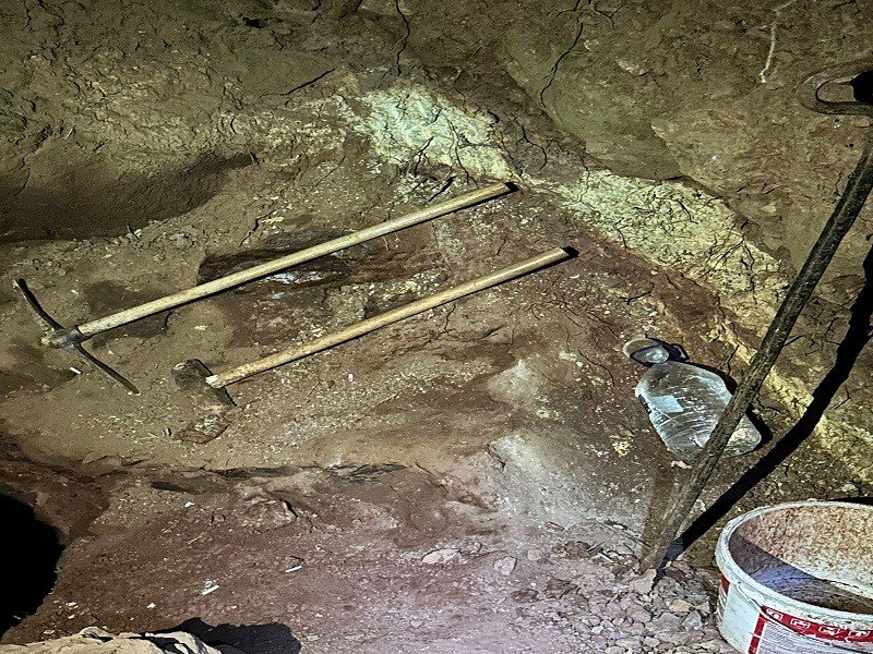 Susurluk’ta kazı yapan şüpheliler yakalandı.