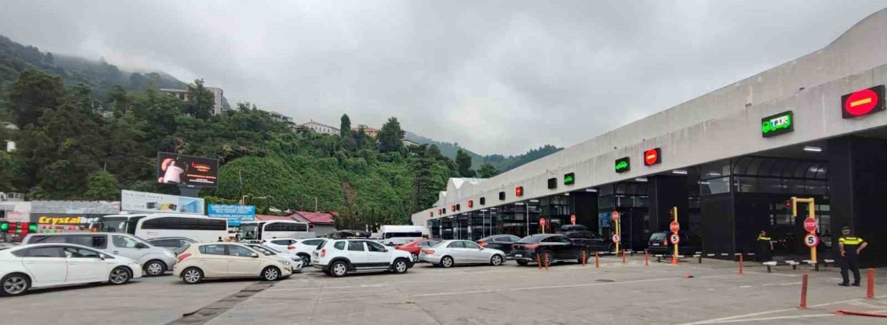 Çelebi: "Sarp’ta personel sayısı artırılmalı, fiziki şartlar iyileştirilmeli"