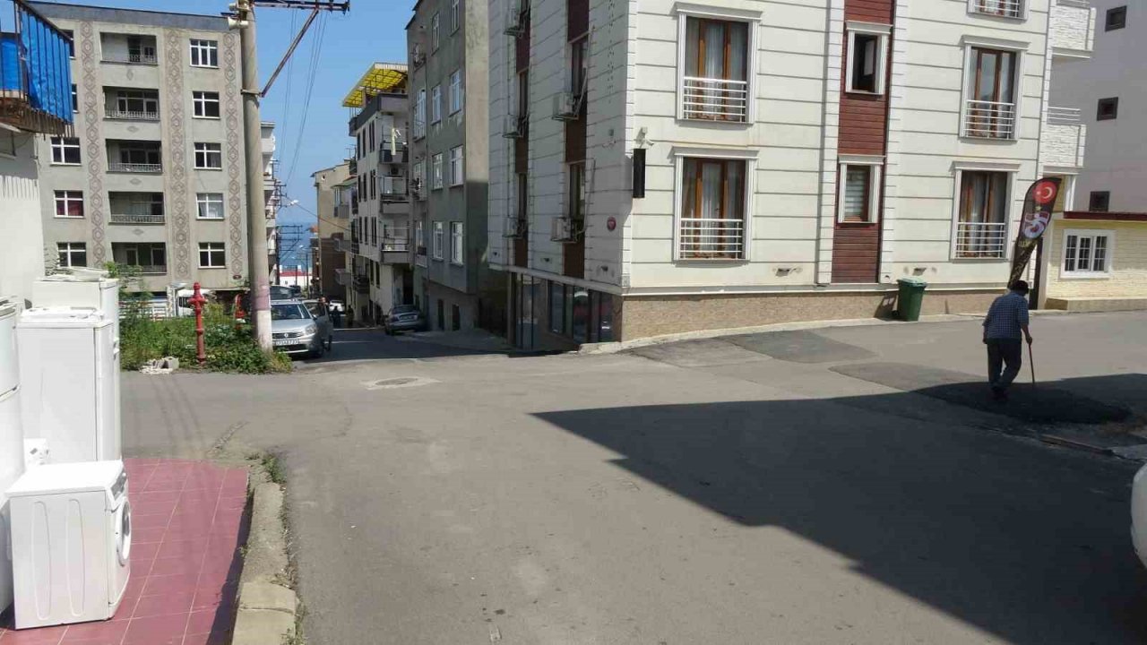 Bu sokakta kaza adeta "Geliyorum" diyor