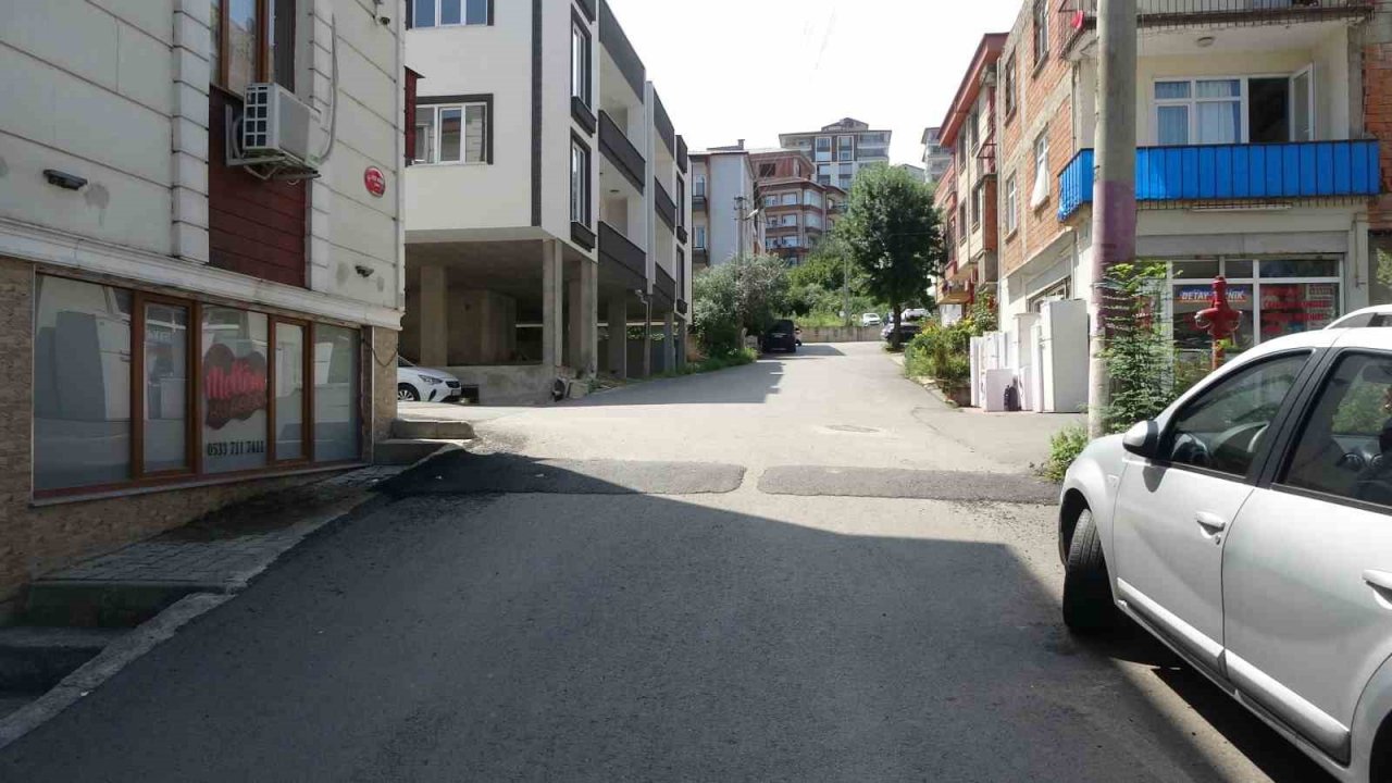 Bu sokakta kaza adeta "Geliyorum" diyor