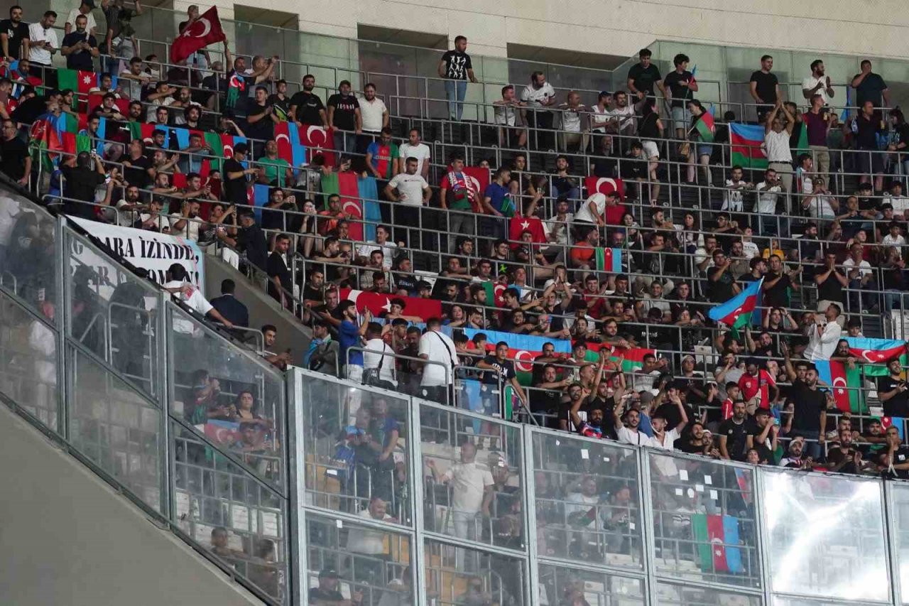 UEFA Avrupa Konferans Ligi: Beşiktaş: 0 - Neftçi Bakü: 0 (Maç devam ediyor)