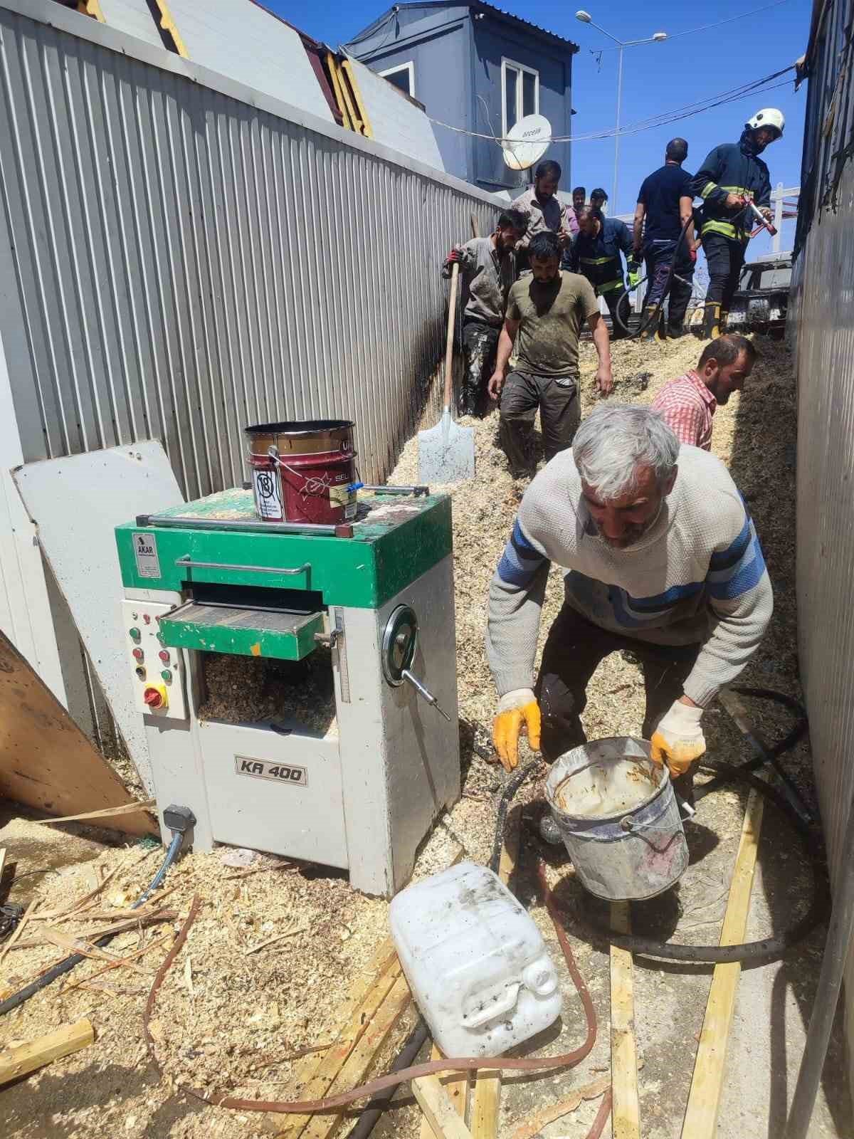 Konteyner yapım ve onarım yapan iş yerinde yangın