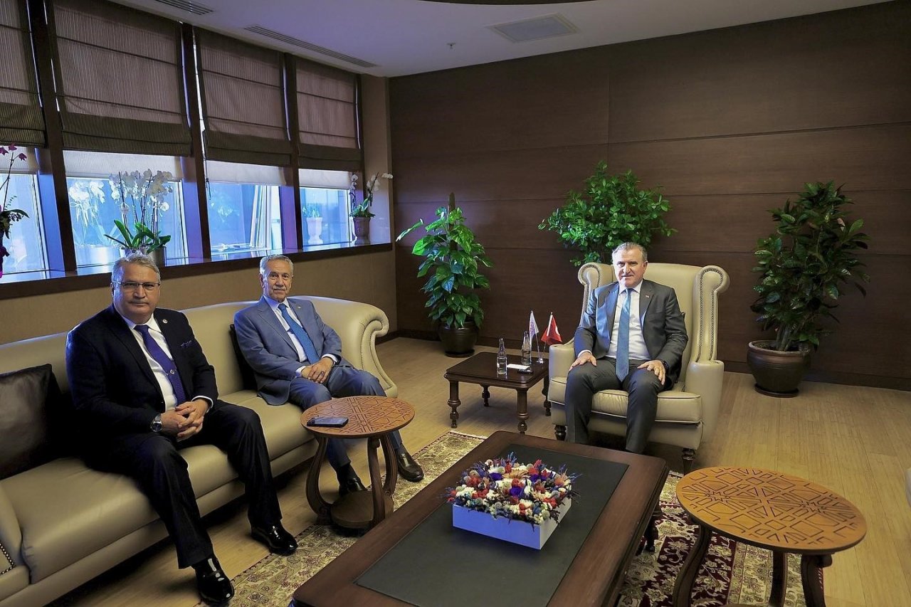 Başkan Çerçi kabine üyeleri ve bürokratları güreşlere davet etti