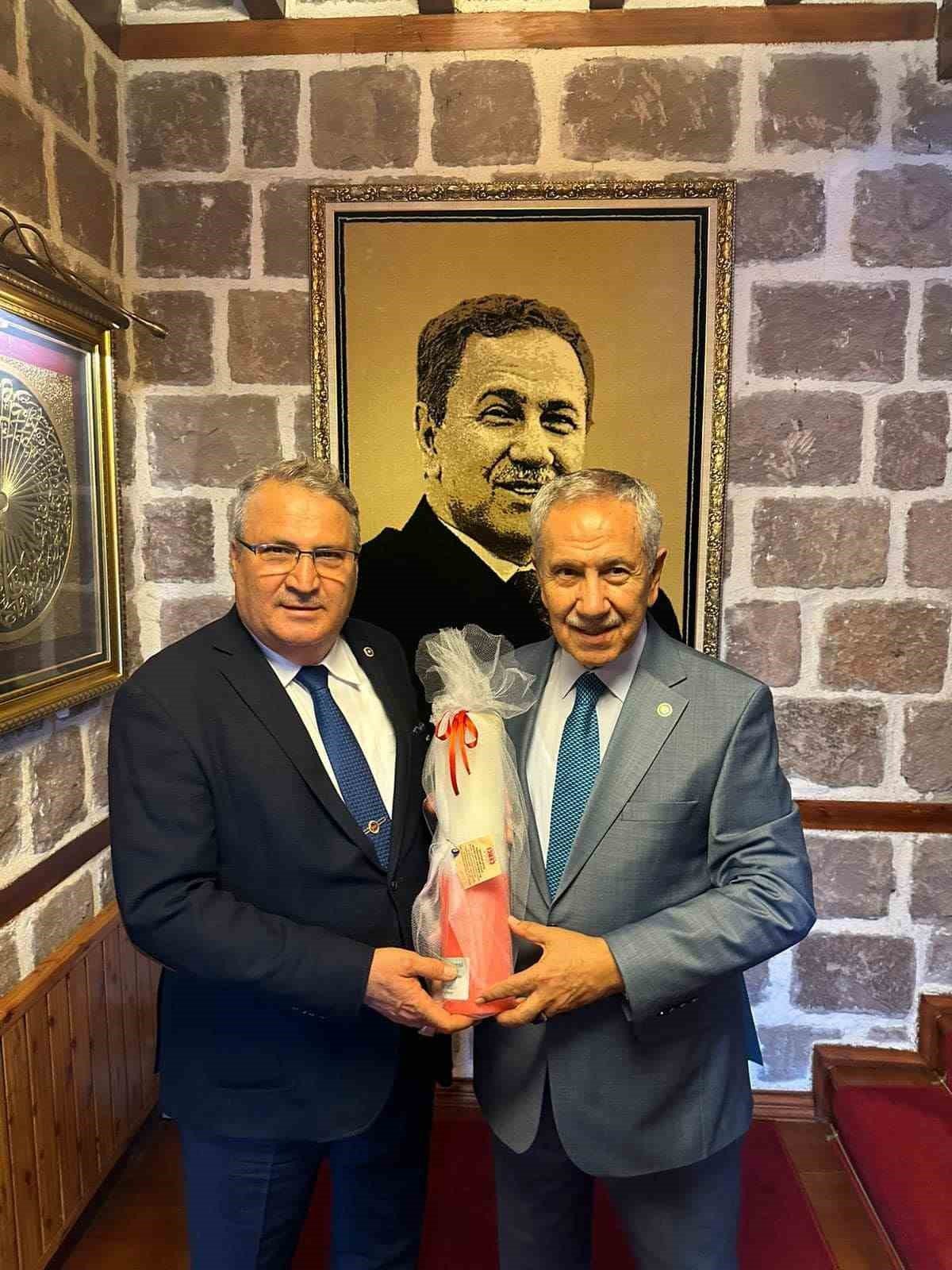 Başkan Çerçi kabine üyeleri ve bürokratları güreşlere davet etti