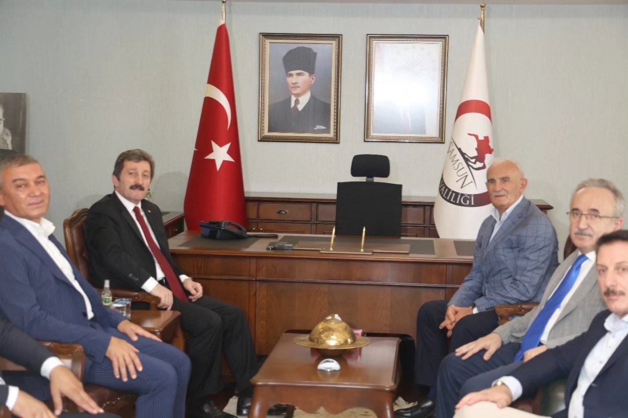 Samsun Valisi Tavlı, ayağının tozuyla toplantılara başladı