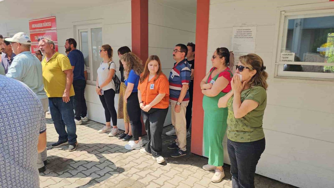 Adliye çalışanı genç kadın gözyaşları içinde uğurlandı