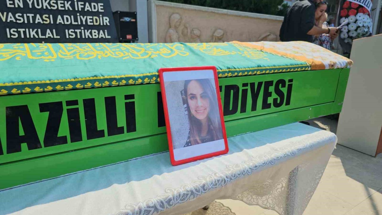 Adliye çalışanı genç kadın gözyaşları içinde uğurlandı