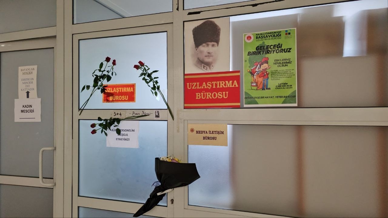 Adliye çalışanı genç kadın gözyaşları içinde uğurlandı