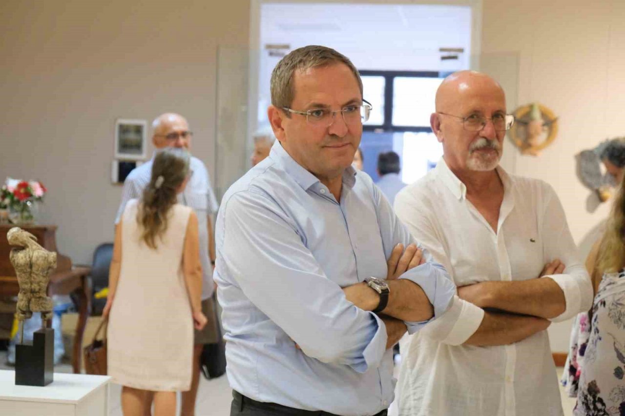 Ayvalık’ta seramik, resim ve heykel aynı sergide buluştu