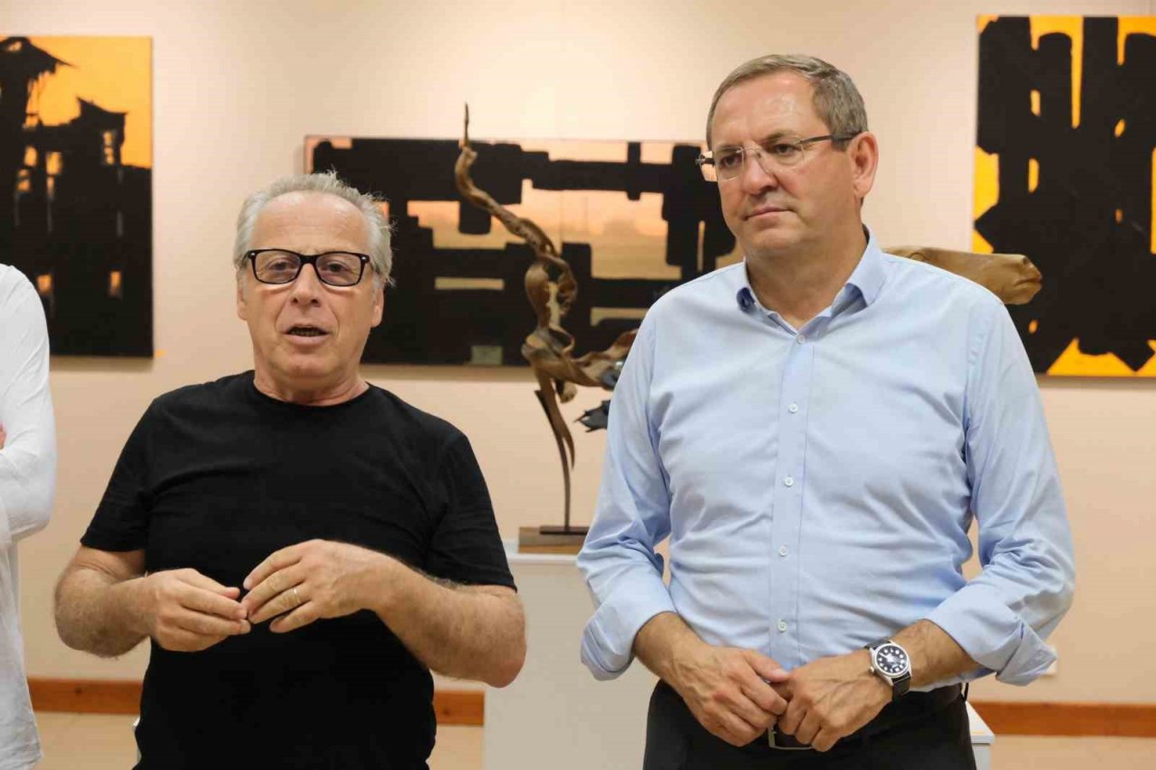 Ayvalık’ta seramik, resim ve heykel aynı sergide buluştu