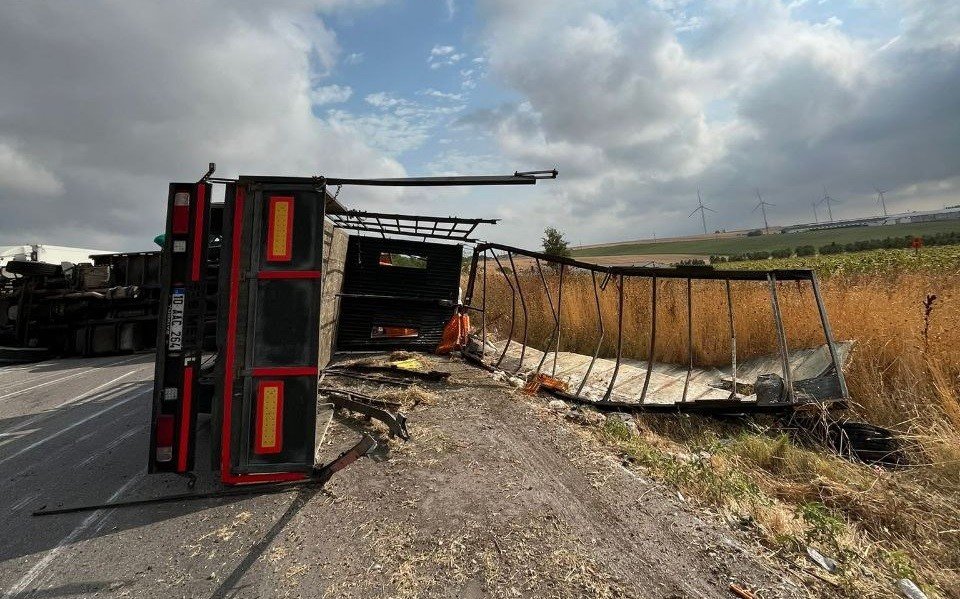 Bandırma-Çanakkale karayolunda trafik kazasında 3 kişi yaralandı