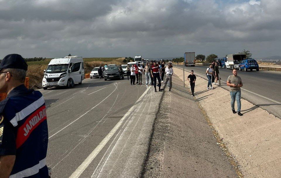 Bandırma-Çanakkale karayolunda trafik kazasında 3 kişi yaralandı