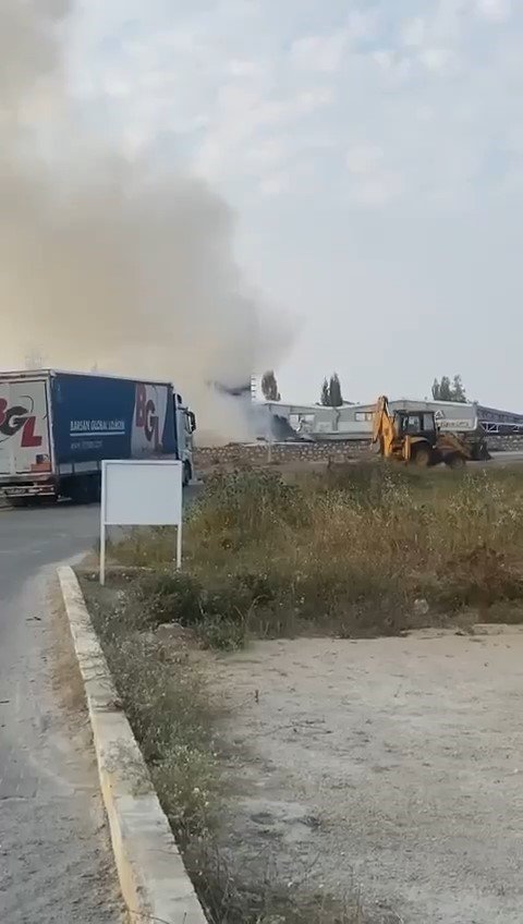 Bursa’da mobilya fabrikasının santrali bomba gibi patladı.. O anlar kamerada