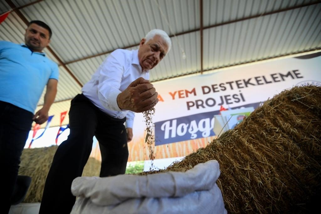 Büyükşehir’den 700 üreticiye 3 Milyon TL değerinde kaba yem desteği